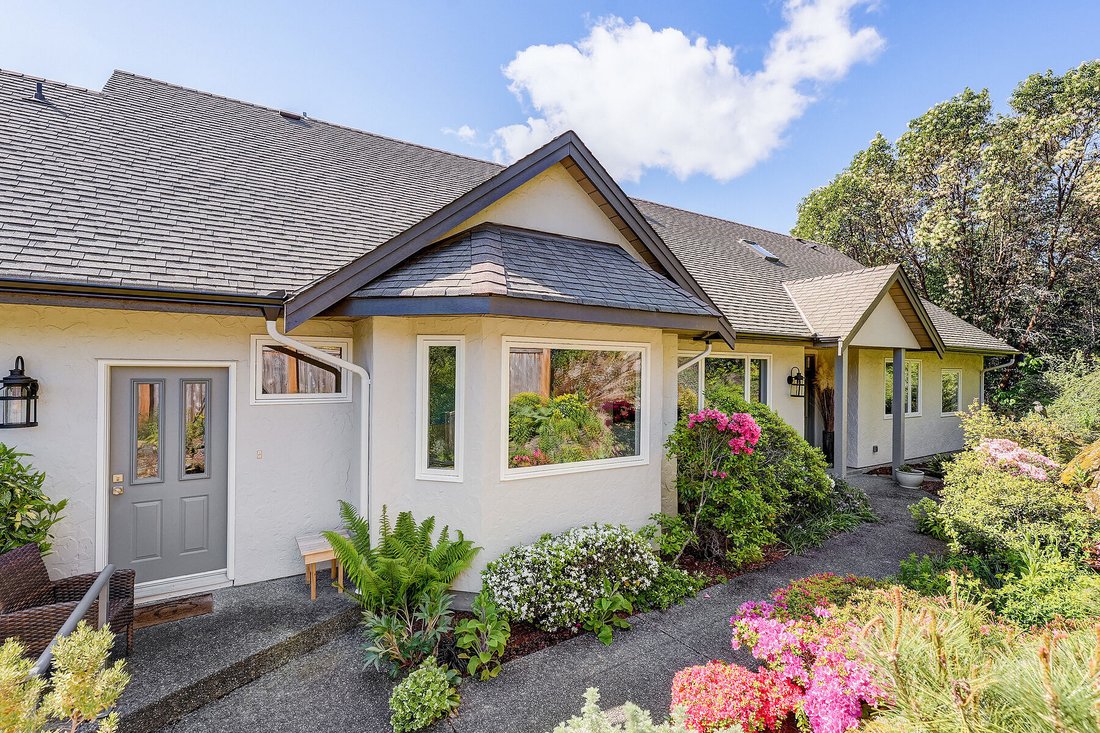 House in North Saanich, British Columbia, Canada 1 - 14792774