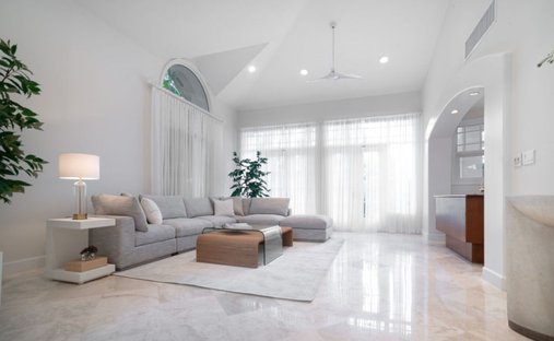 Townhouse in Palm Heights Drive, George Town, Cayman Islands 1