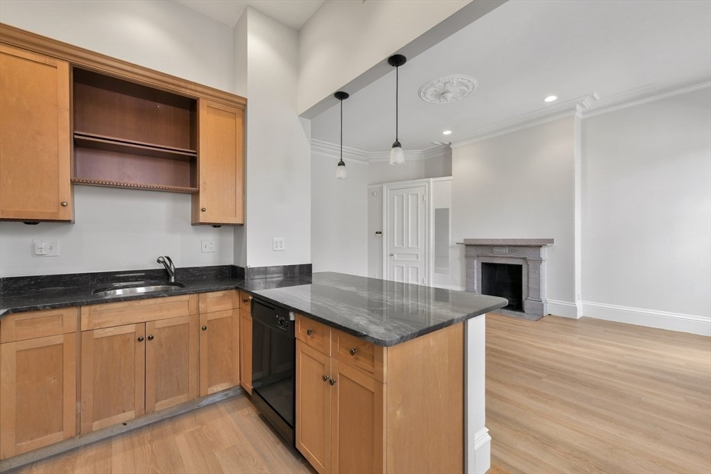 Condo in Boston, Massachusetts, United States 1 - 15624577