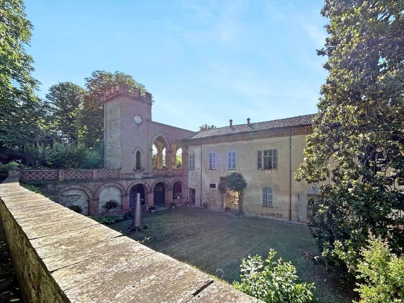 Castle in Incisa Scapaccino, Piedmont, Italy 3 - 15623824