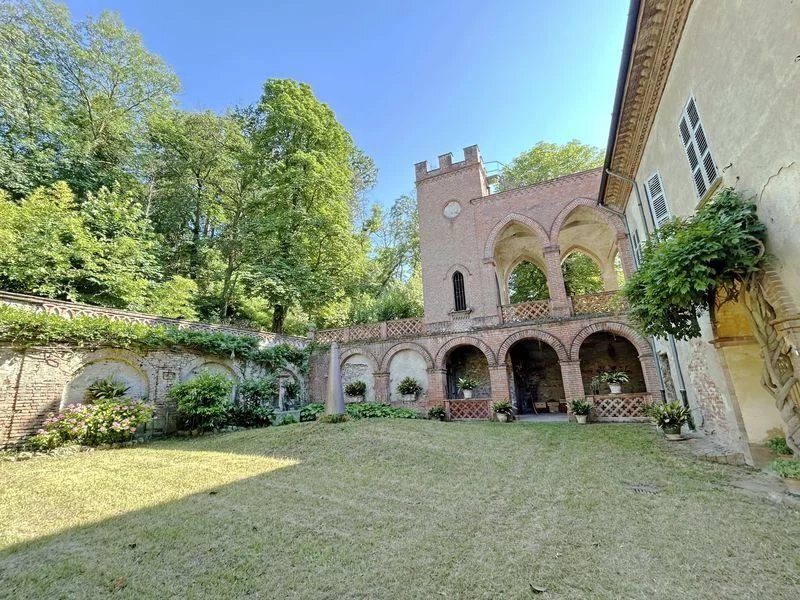 Castle in Incisa Scapaccino, Piedmont, Italy 2 - 15623824