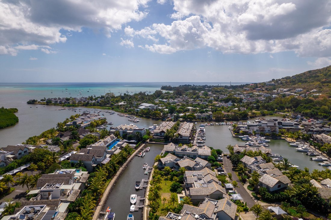 Apartment in Grande Riviere Noire, Rivière Noire District, Mauritius 2 - 15540914