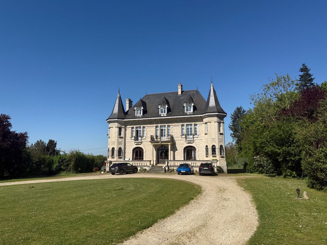 Château Monthenault: A Whisper of Elegance in the Hauts-de-France
