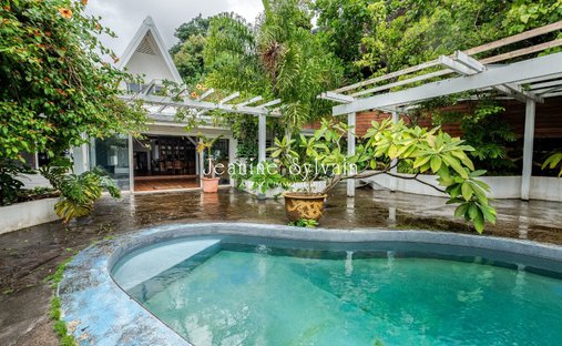 House in Pīra'e, Windward Islands, French Polynesia 1