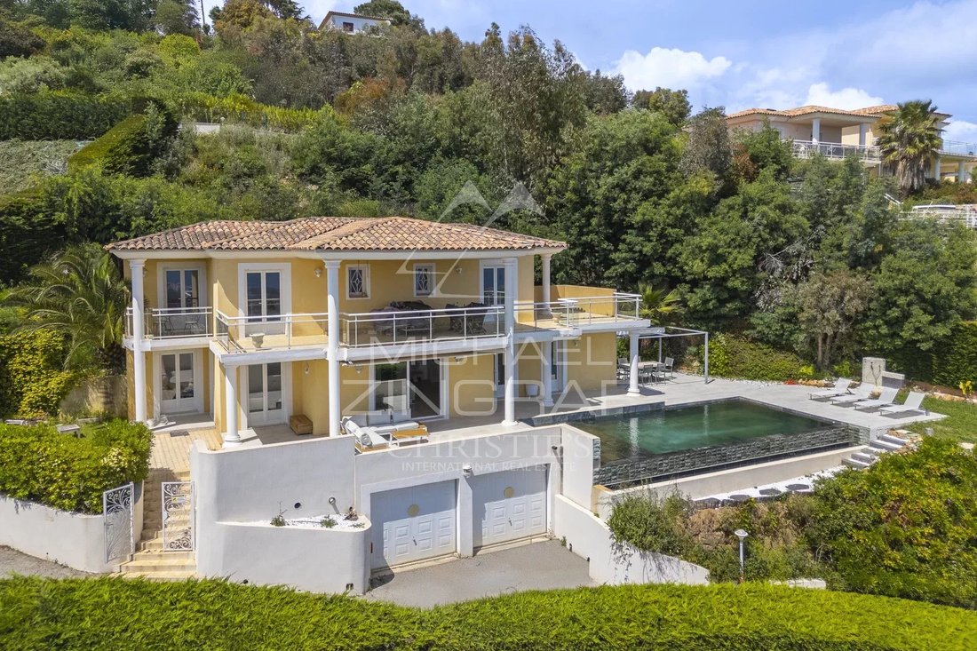 Villa in Les Termes, Mandelieu-la-Napoule, France 1 - 14987023