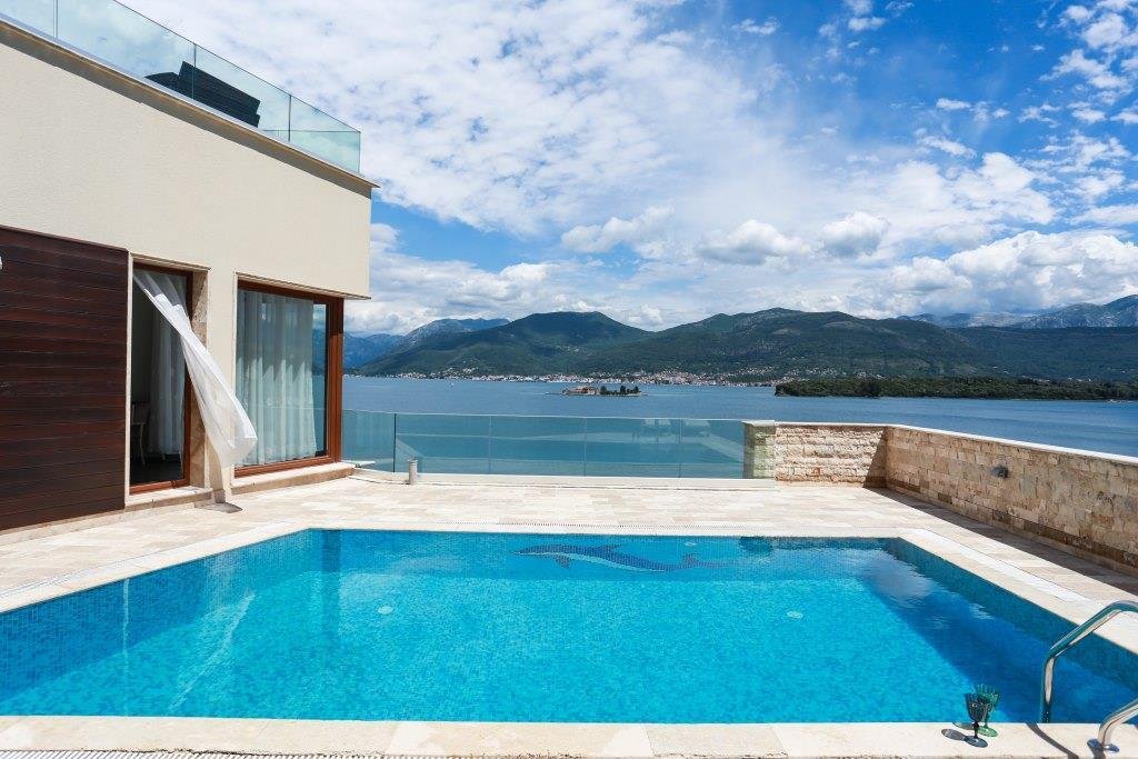 Villa in Tivat, Tivat Municipality, Montenegro 1 - 15629249