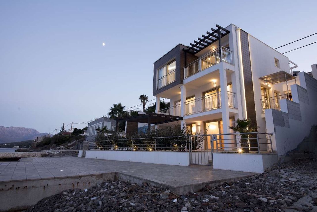 Villa in Krašići, Tivat Municipality, Montenegro 1 - 15629358