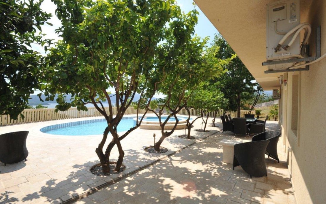 Villa in Tivat, Tivat Municipality, Montenegro 4 - 15629143