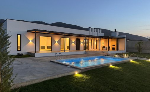 Villa à Saguramo, Mtskheta-Mtianeti, Géorgie 1