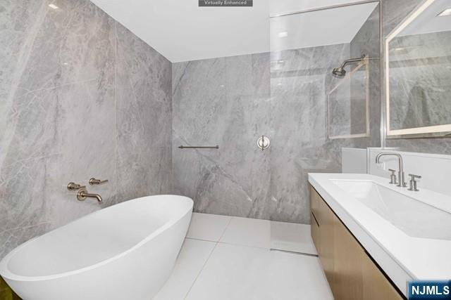 Condo in Cliffside Park, New Jersey, United States 5 - 15629093