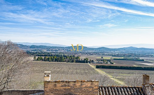 Castle for Sale in Joucas, Provence-Alpes-Côte d'Azur, France
