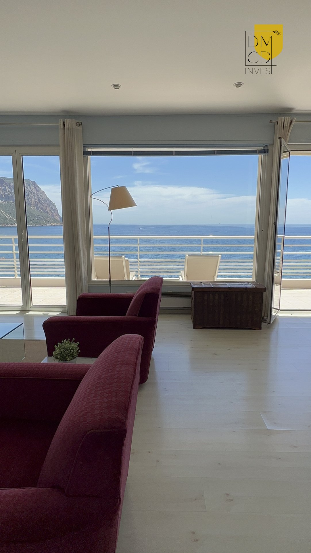 L’Étreinte d’Azur: A Seaside Sanctuary Where Cliffs Kiss the Sky