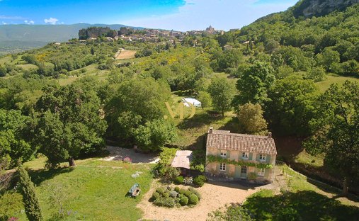 château à Saignon, Provence-Alpes-Côte d'Azur, France 1