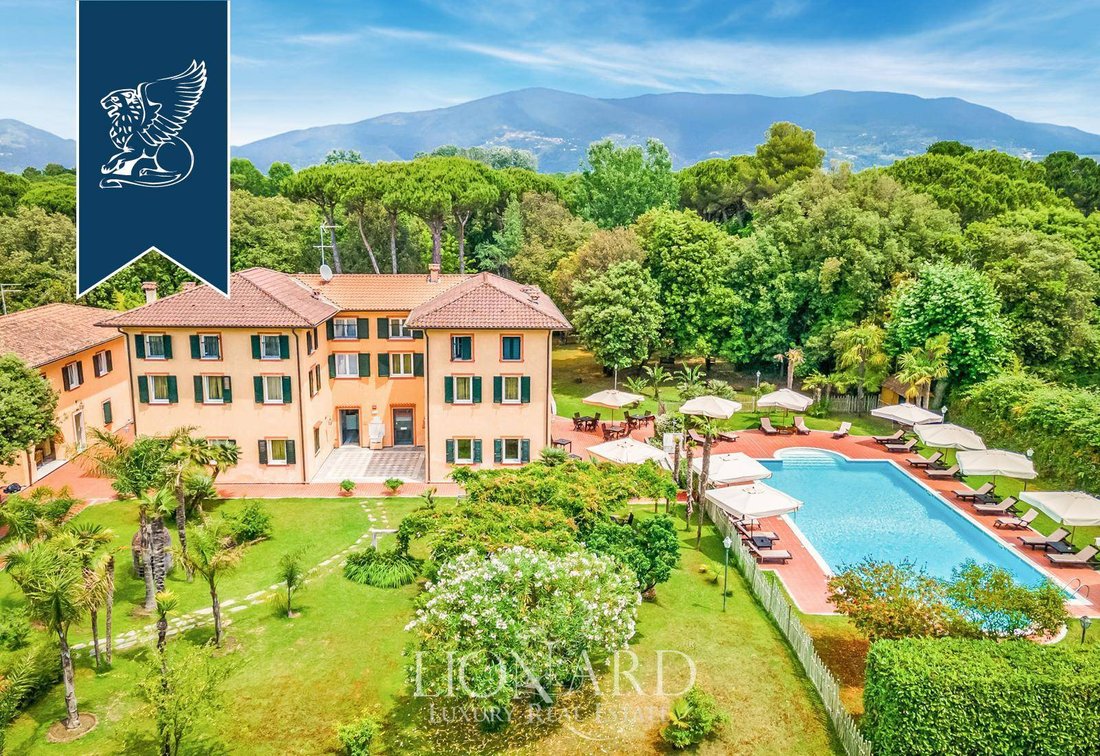 Villa in Poveromo, Massa, Italy 1 - 15632431