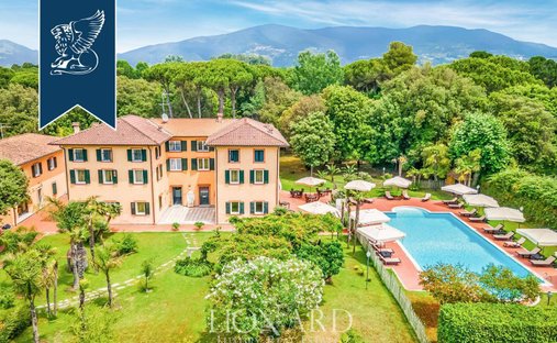 Villa in Poveromo, Massa, Italien 1