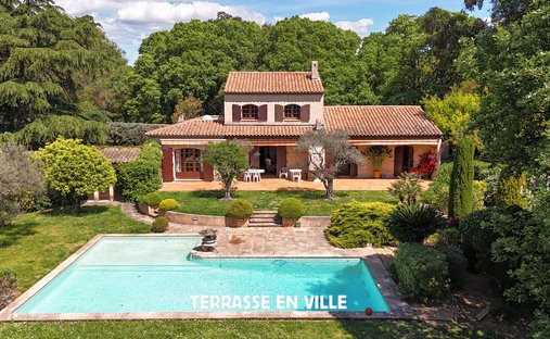 House in Hyeres, Provence-Alpes-Côte d'Azur, France 1