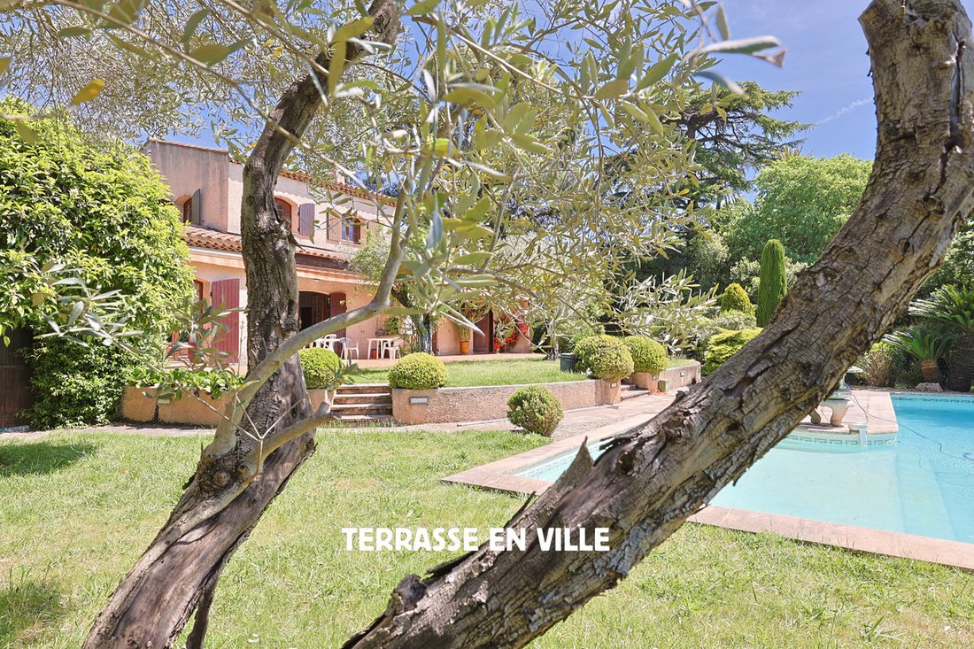 House in Hyeres, Provence-Alpes-Côte d'Azur, France 3 - 15634030