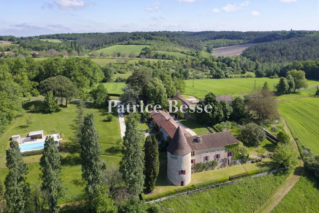 Whispers of Time: A 14th-Century Castle Crowned in 34 Hectares of Wild Dordogne Beauty