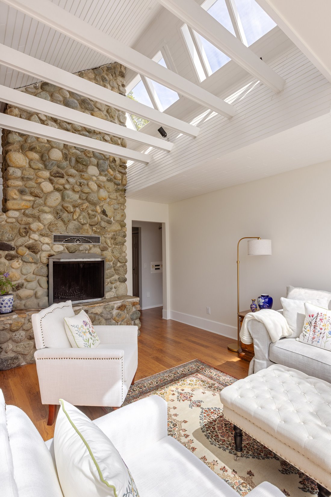 House in Saanich, British Columbia, Canada 5 - 15575680