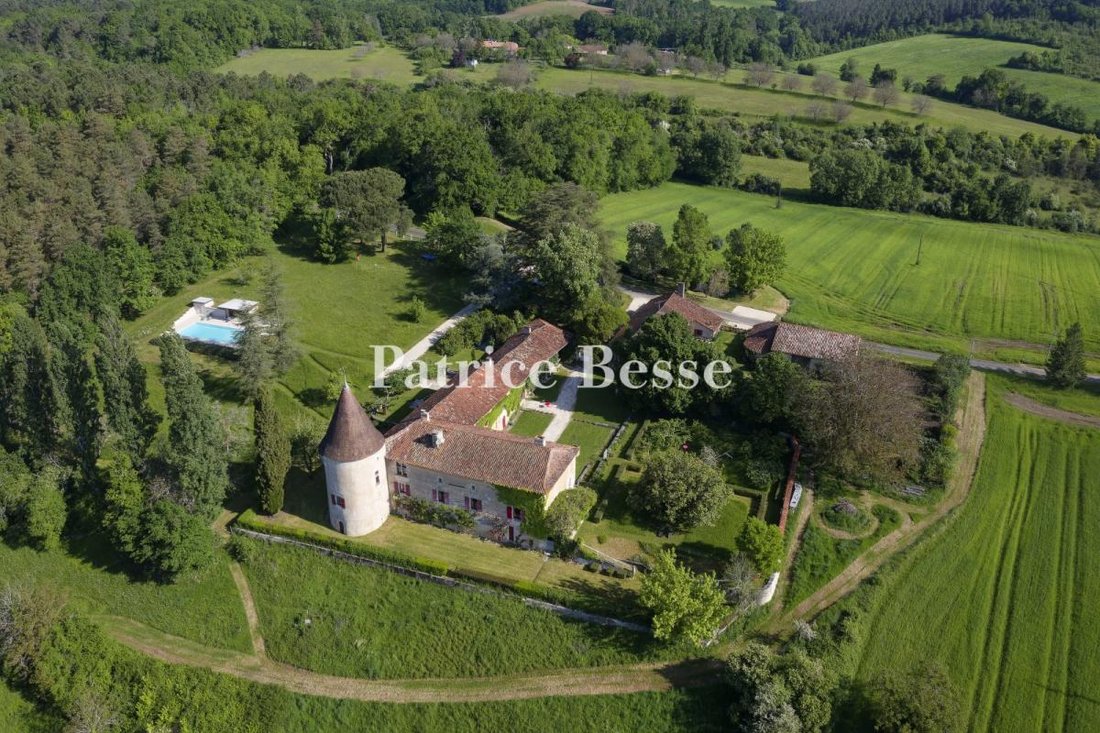 Whispers of Time: A 14th-Century Castle Crowned in 34 Hectares of Wild Dordogne Beauty