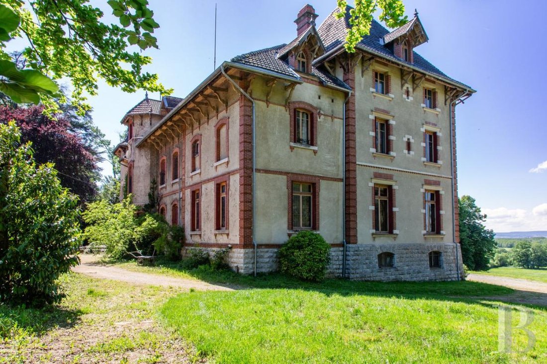 Whispers of Belle Époque: A Secluded Art Nouveau Sanctuary in Bourgogne’s Embrace