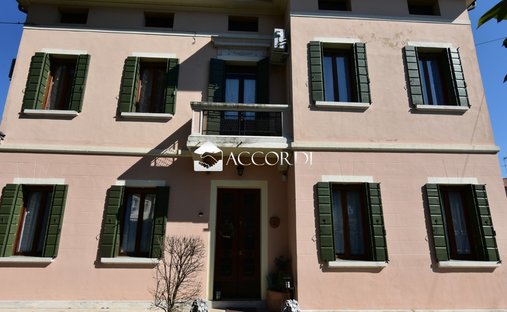 House in Saint Pelayo, Treviso, Italy 1