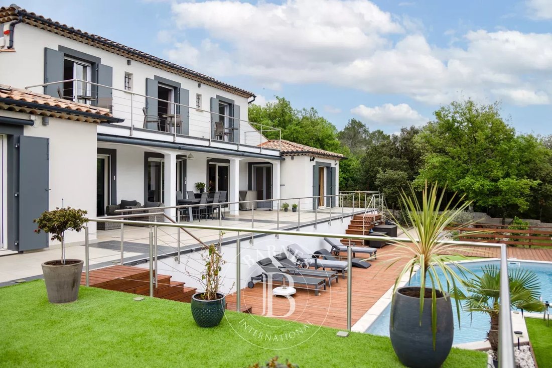 Villa in Est, Saint-Maximin-la-Sainte-Baume, France 2 - 15631682