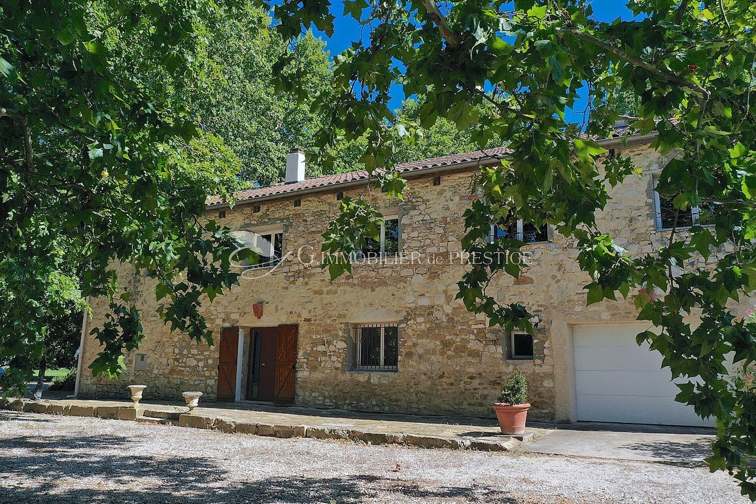 Le Rêve Provençal: Un Château d’Élégance et de Légende