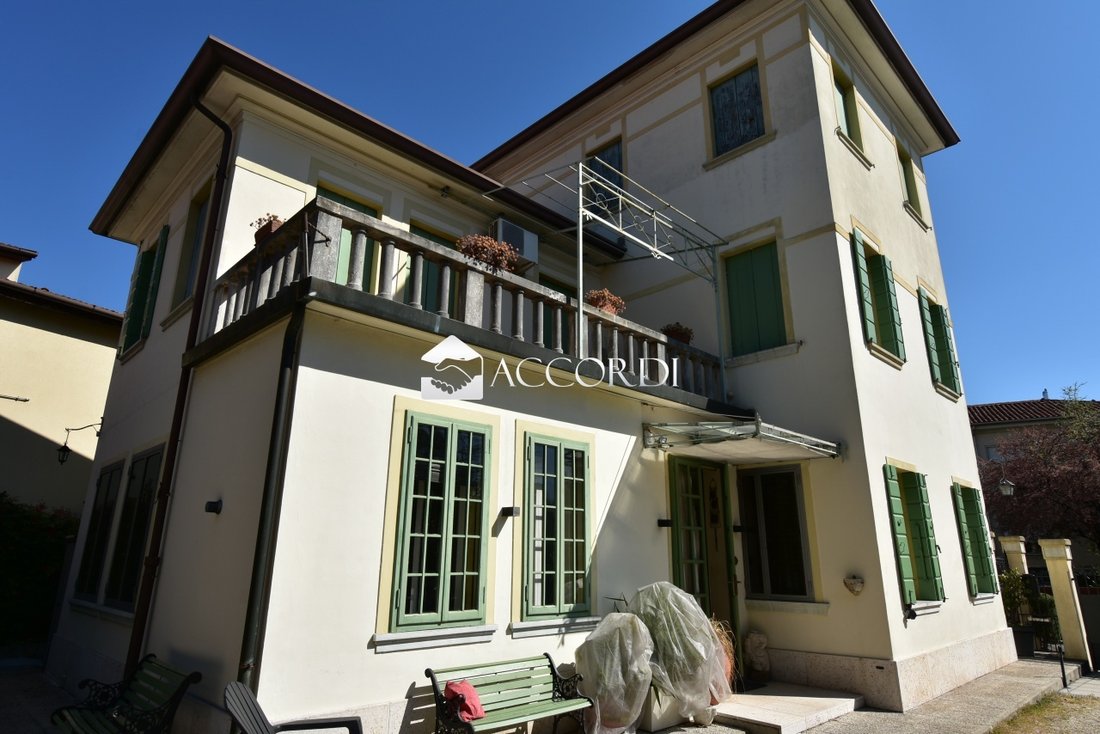 House in Cathedral - Piazza dei Signori, Treviso, Italy 1 - 15634616