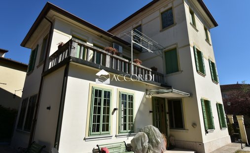 House in Cathedral - Piazza dei Signori, Treviso, Italy 1