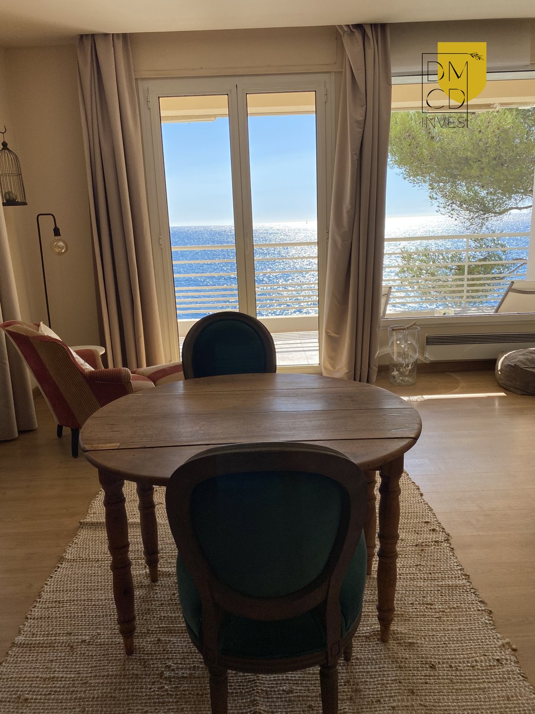 L’Étreinte d’Azur: A Seaside Sanctuary Where Cliffs Kiss the Sky