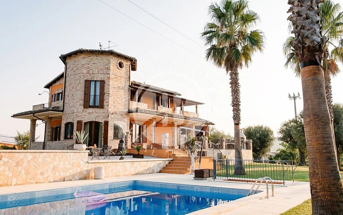 Villa in Morro d'Oro, Abruzzo, Italy 2 - 15635638