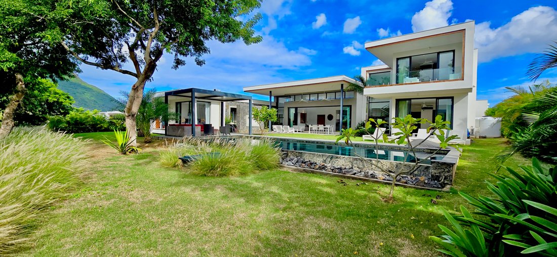 Villa in Tamarin, Rivière Noire District, Mauritius 1 - 15633263