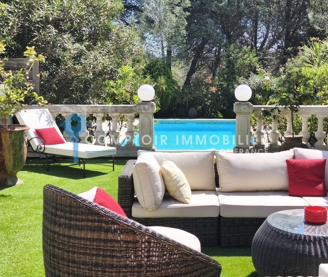 Whispers of Provence: A Panoramic Castle Retreat in the Alpilles’ Embrace
