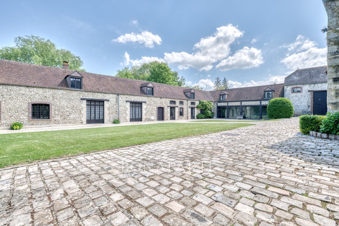 Whispers of the Voise: A Timeless Île-de-France Estate Where River and Reverie Meet