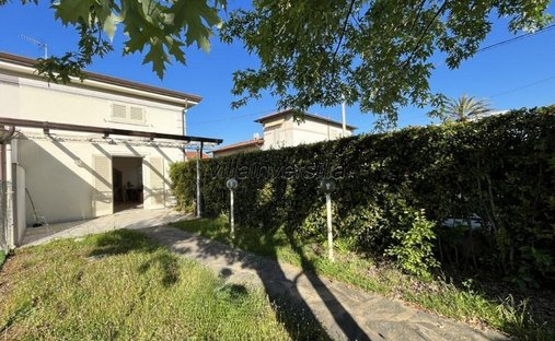 Country House in Tonfano, Pietrasanta, Italy 1