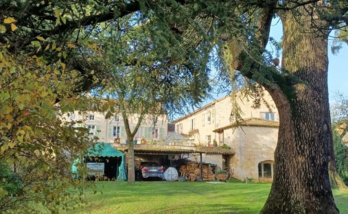 Casa a Valence-en-Poitou, Nuova Aquitania, Francia 1