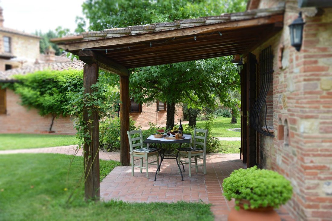 Farm Ranch in Castiglione del Lago, Umbria, Italy 2 - 15630921