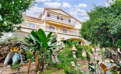 Villa in Village-Cros de Caste-Coupiere-Mont Gros, Roquebrune-Cap-Martin, France 1
