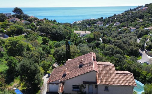 Villa in Les Issambres, Roquebrune-sur-Argens, France 1