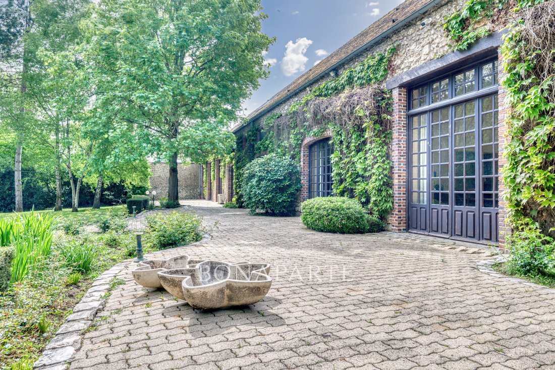 Whispers of the Voise: A Timeless Île-de-France Estate Where River and Reverie Meet