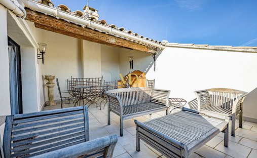 Castle for Sale in Joucas, Provence-Alpes-Côte d'Azur, France