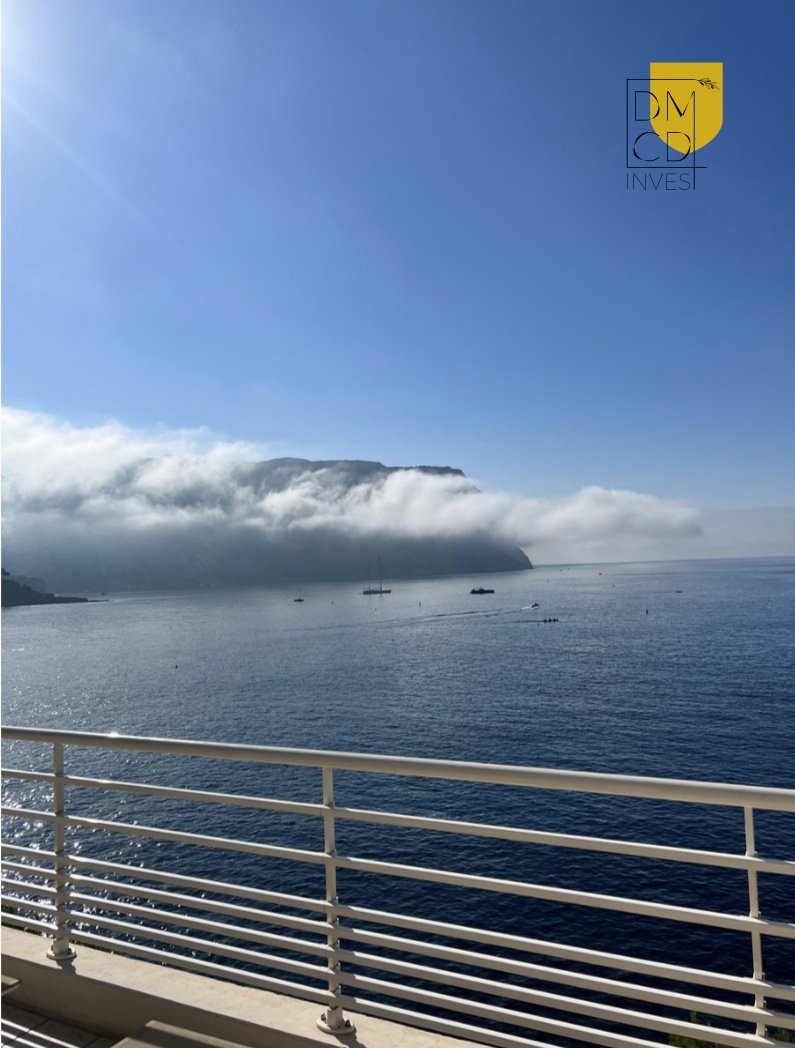 L’Étreinte d’Azur: A Seaside Sanctuary Where Cliffs Kiss the Sky