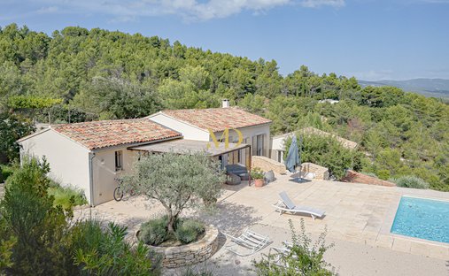 Castle for Sale in Joucas, Provence-Alpes-Côte d'Azur, France - 5