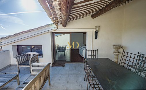 Castle for Sale in Joucas, Provence-Alpes-Côte d'Azur, France