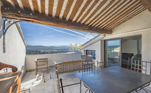 Castle for Sale in Joucas, Provence-Alpes-Côte d'Azur, France