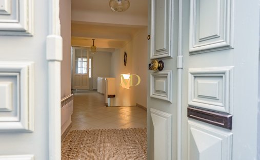 Castle for Sale in Joucas, Provence-Alpes-Côte d'Azur, France