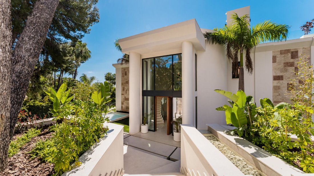 Villa in Sierra Blanca, Marbella, Spain 3 - 15473624