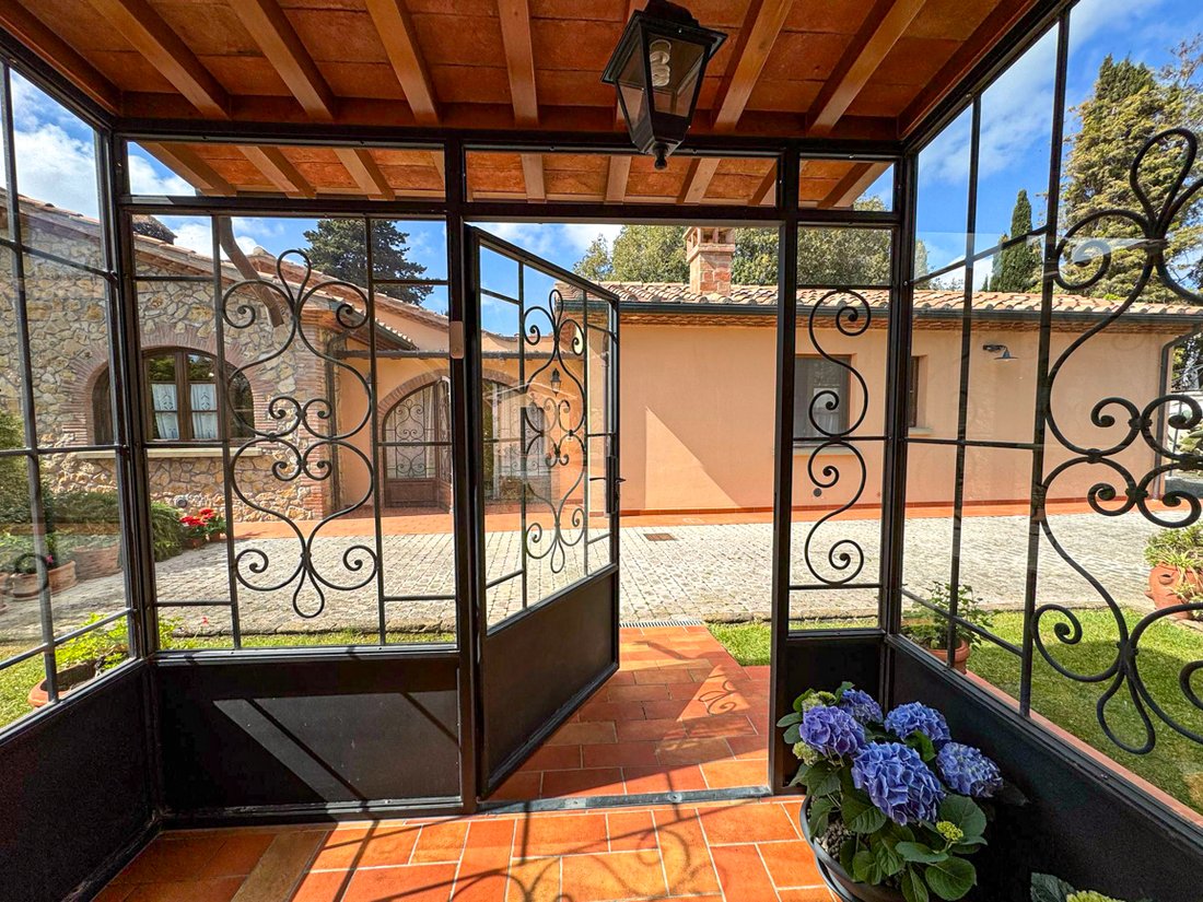 Villa in Cecina Centro, Cecina, Tuscany 1 - 15632897