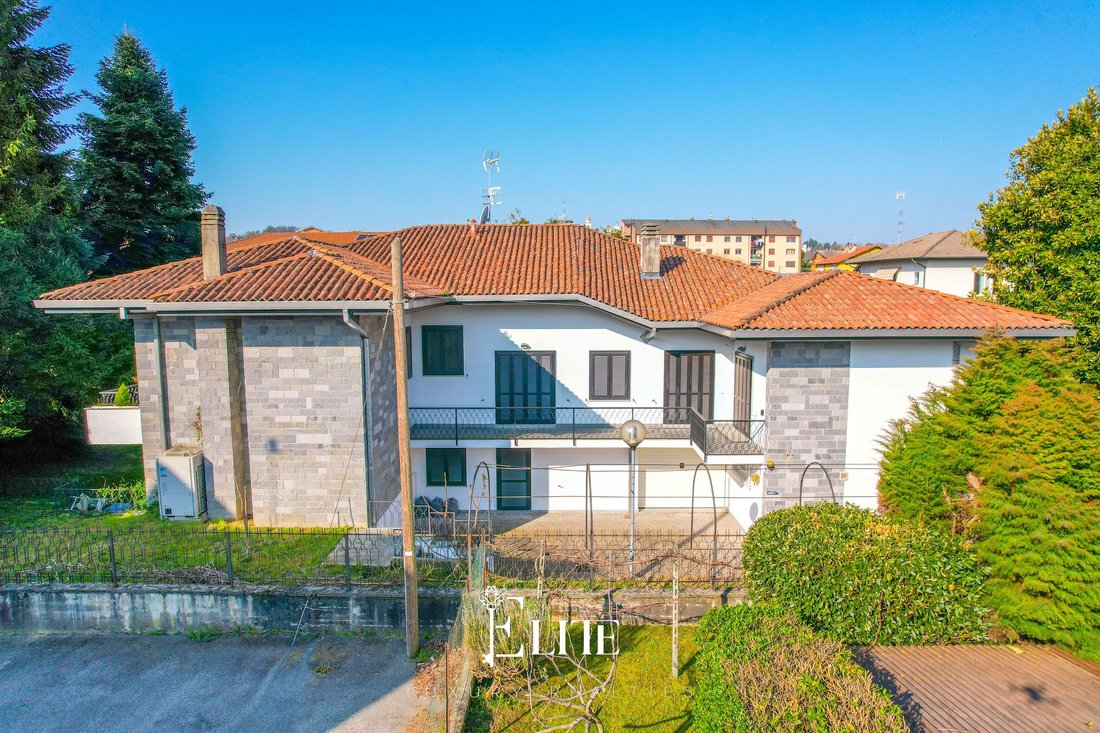 Villa in Arona, Piedmont, Italy 3 - 15642043